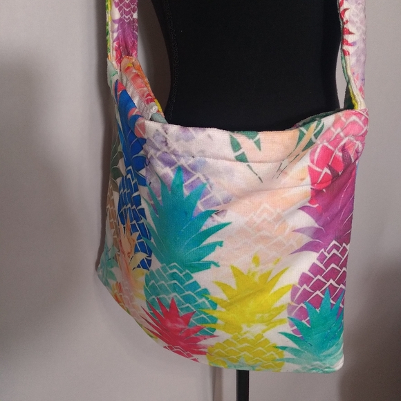 Multi-Color Pineapple Print 2 In 1 Tote Bag/ Beach Towel - Picture 3 of 5